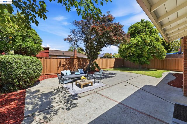 31070 Meadowbrook Ave, Hayward, CA 94544