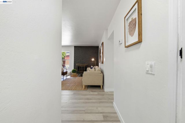 31070 Meadowbrook Ave, Hayward, CA 94544