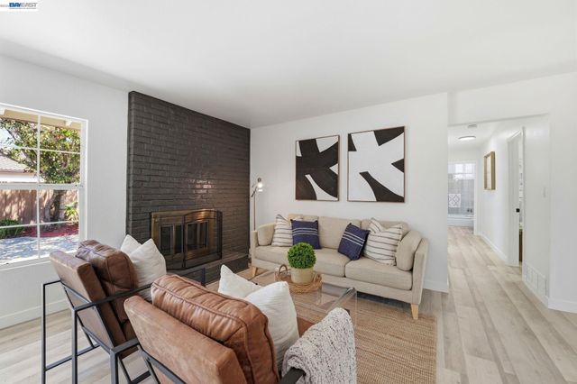 31070 Meadowbrook Ave, Hayward, CA 94544