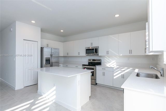 12990 SW 229th Ter, Miami, FL 33170