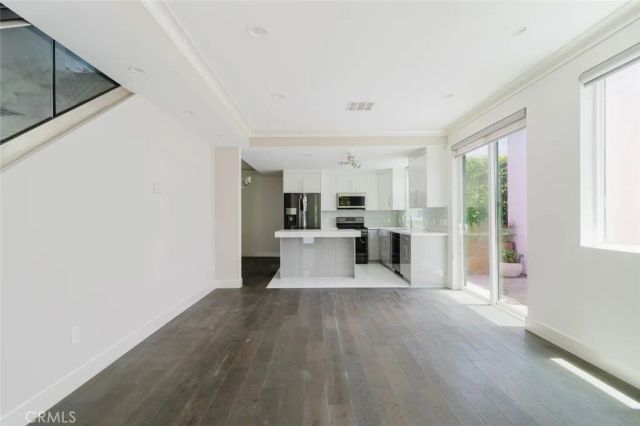 4418 Kingswell Avenue, Los Angeles, CA 90027
