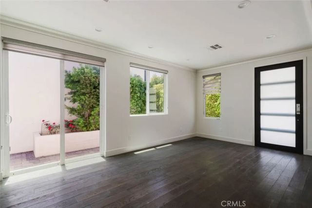 4418 Kingswell Avenue, Los Angeles, CA 90027