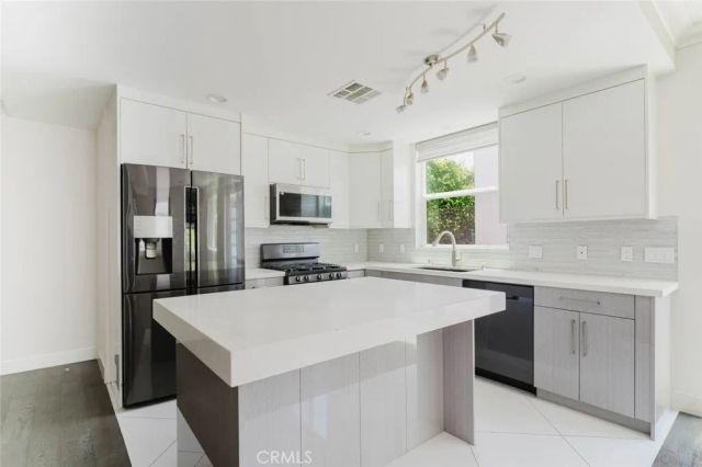 4418 Kingswell Avenue, Los Angeles, CA 90027