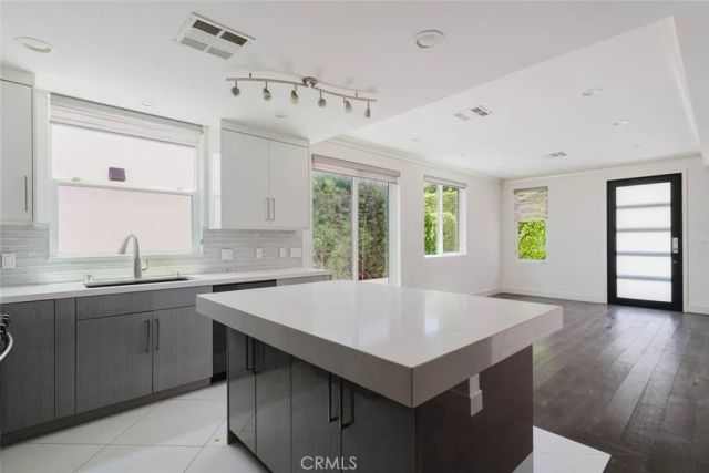 4418 Kingswell Avenue, Los Angeles, CA 90027