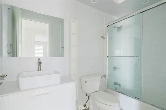 4418 Kingswell Avenue, Los Angeles, CA 90027