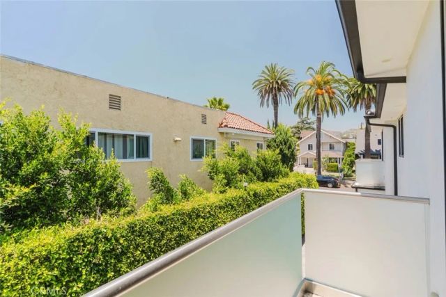 4418 Kingswell Avenue, Los Angeles, CA 90027