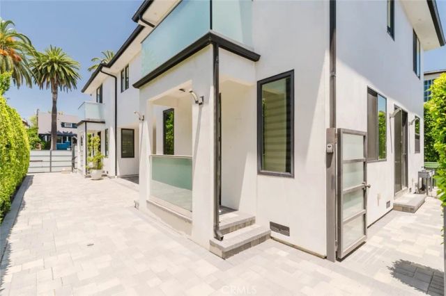 4418 Kingswell Avenue, Los Angeles, CA 90027
