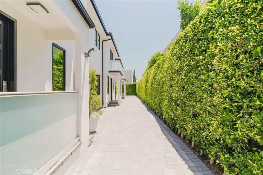 4418 Kingswell Avenue, Los Angeles, CA 90027
