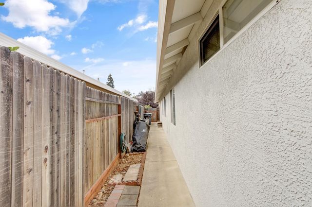 10659 Basie Way, Rancho Cordova, CA 95670