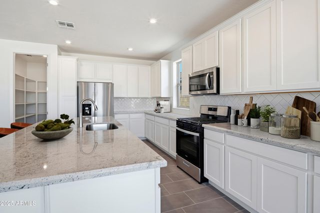 19020 W STELLA Avenue, Waddell, AZ 85355