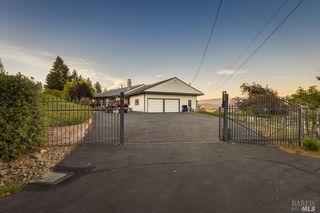 374 Sprauer Rd, Petaluma, CA 94952