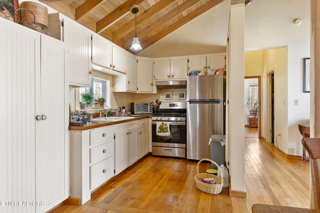 258 Charlie Newberry Rd, Lancing, TN 37770