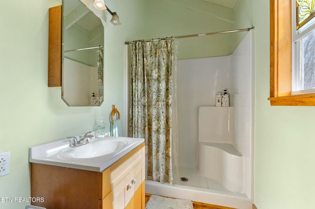 258 Charlie Newberry Rd, Lancing, TN 37770