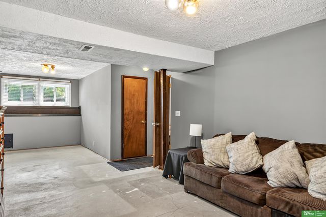 2612 Ponderosa Drive, Bellevue, NE 68123