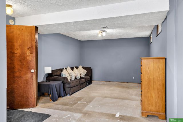 2612 Ponderosa Drive, Bellevue, NE 68123