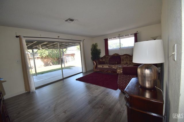 2314 Westhaven Avenue, Bakersfield, CA 93304