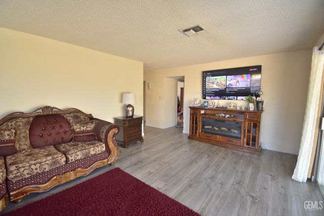 2314 Westhaven Avenue, Bakersfield, CA 93304