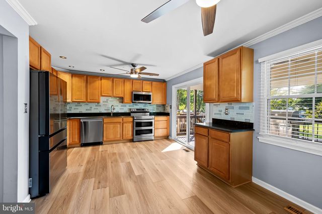 1218 HOLMESPUN DR, Pasadena, MD 21122