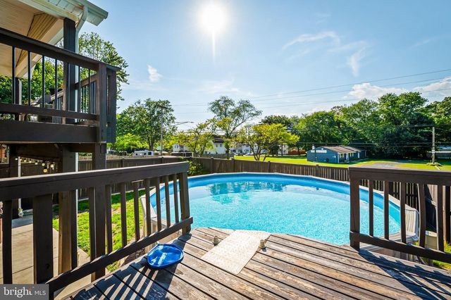 1218 HOLMESPUN DR, Pasadena, MD 21122