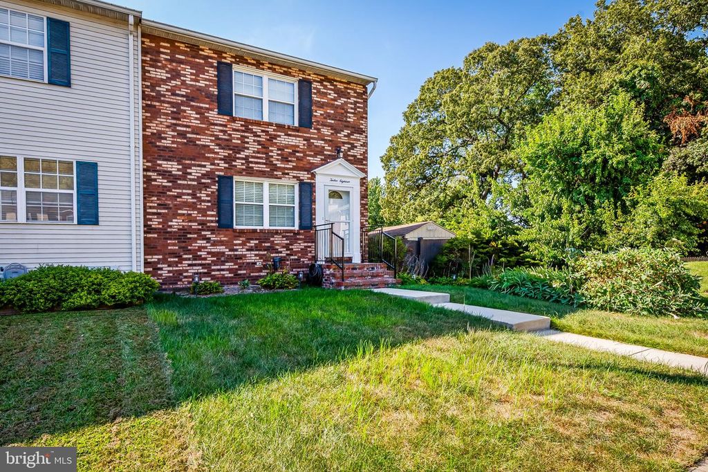 1218 HOLMESPUN DR, Pasadena, MD 21122
