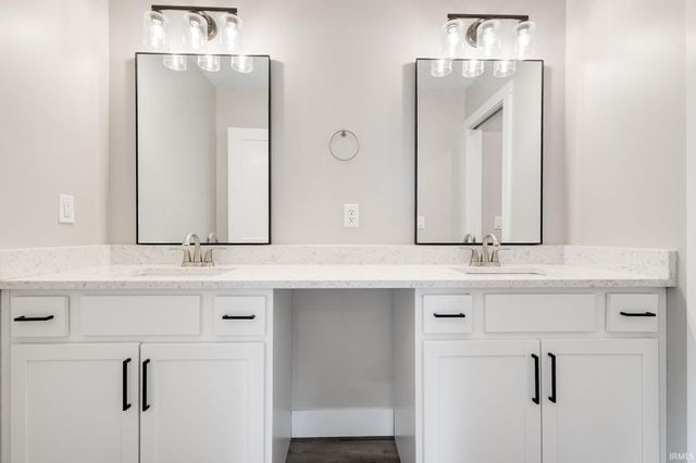 52520 East Trail, South Bend, IN 46628