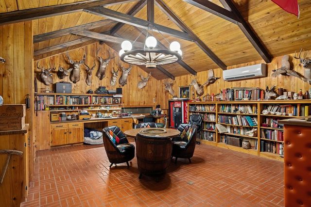 190 Jones Rd, Kerrville, TX 78028