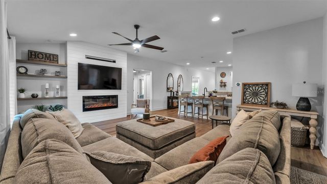 1931 DEEP CREEK DRIVE, Lakeland, FL 33810