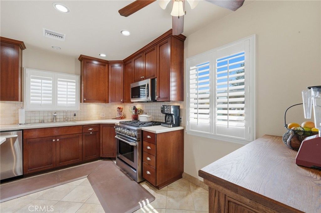 Image 14 of property listing at 10521 Greenbush, Whittier, CA 90604