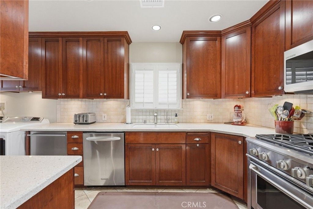 Image 16 of property listing at 10521 Greenbush, Whittier, CA 90604