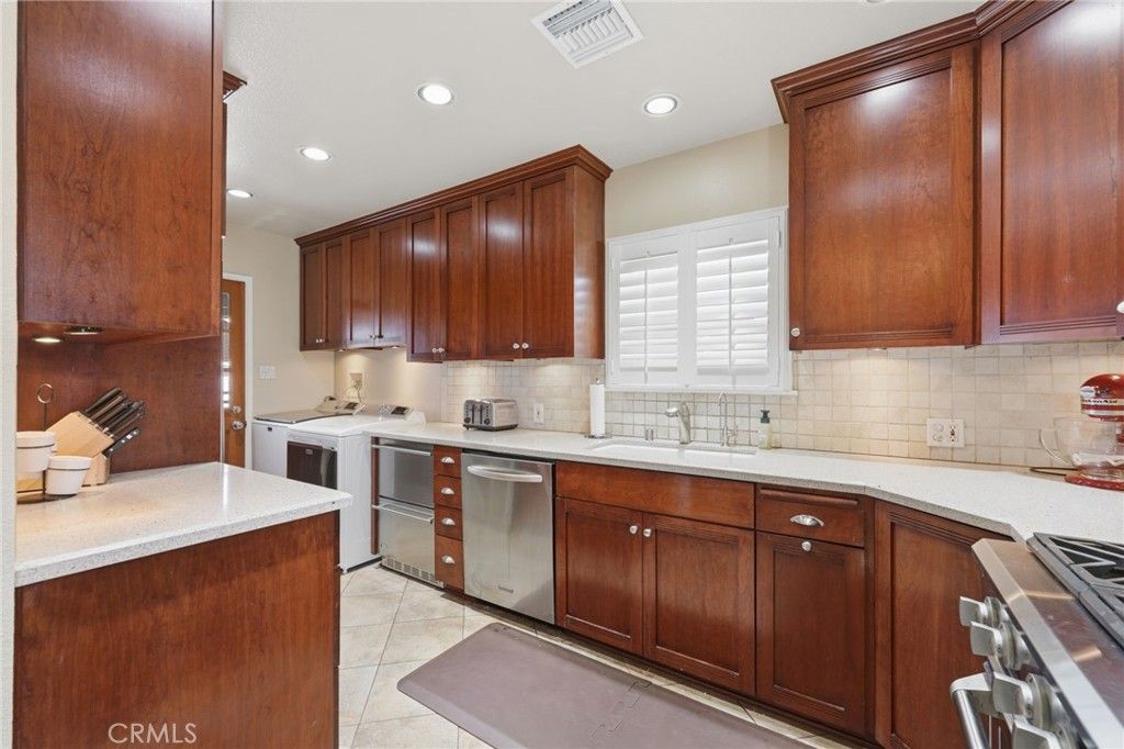 Image 17 of property listing at 10521 Greenbush, Whittier, CA 90604