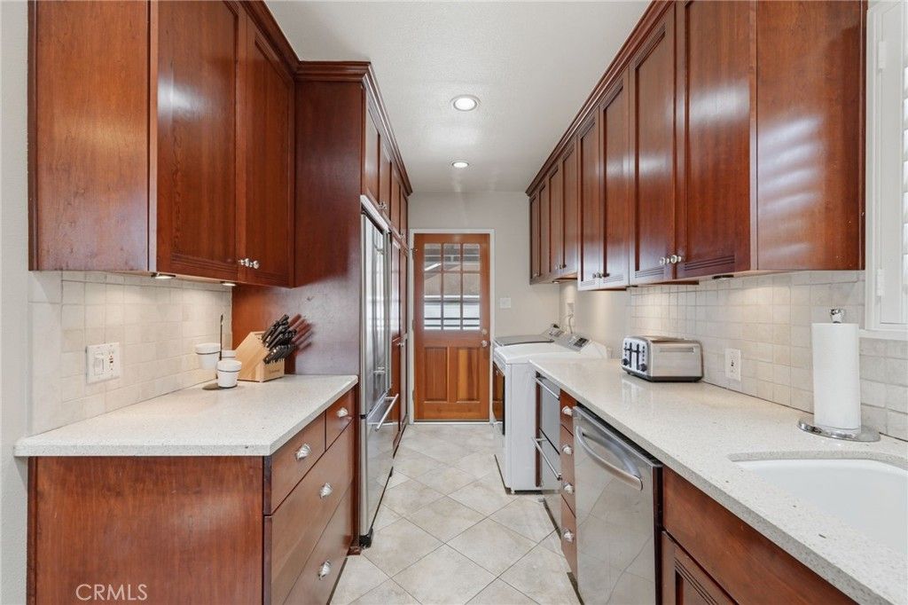 Image 18 of property listing at 10521 Greenbush, Whittier, CA 90604