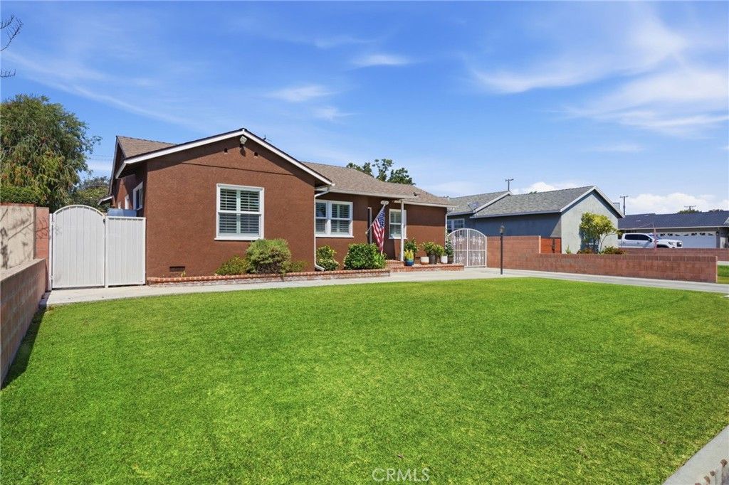 Image 2 of property listing at 10521 Greenbush, Whittier, CA 90604