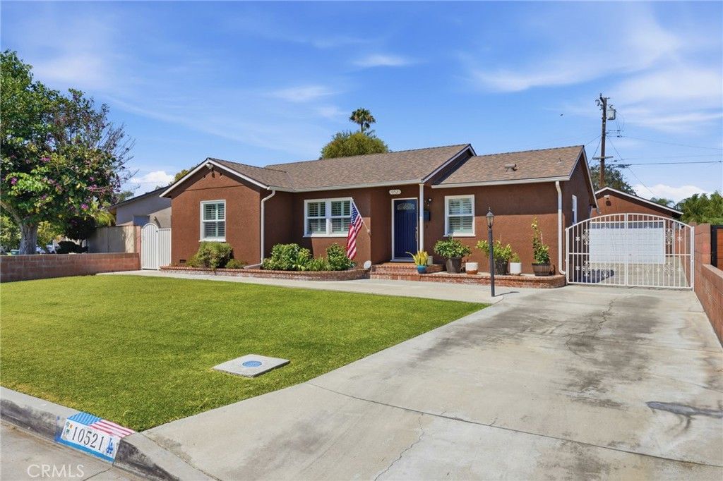 Image 3 of property listing at 10521 Greenbush, Whittier, CA 90604