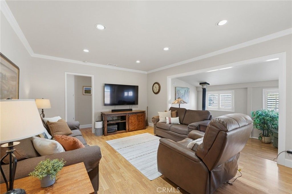Image 5 of property listing at 10521 Greenbush, Whittier, CA 90604