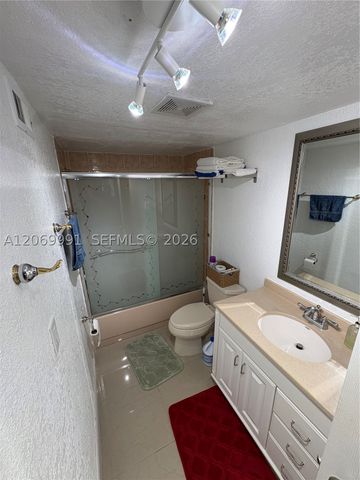 111 Golden Isles Dr F2, Hallandale Beach, FL 33009