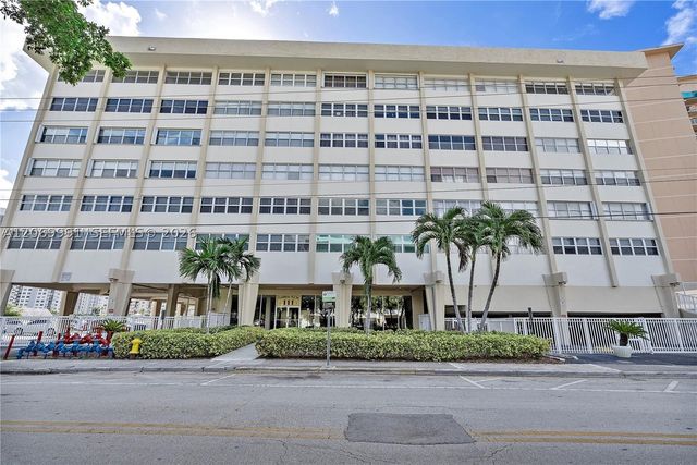 111 Golden Isles Dr F2, Hallandale Beach, FL 33009