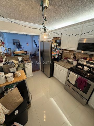 111 Golden Isles Dr F2, Hallandale Beach, FL 33009