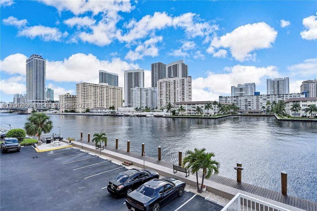 111 Golden Isles Dr F2, Hallandale Beach, FL 33009