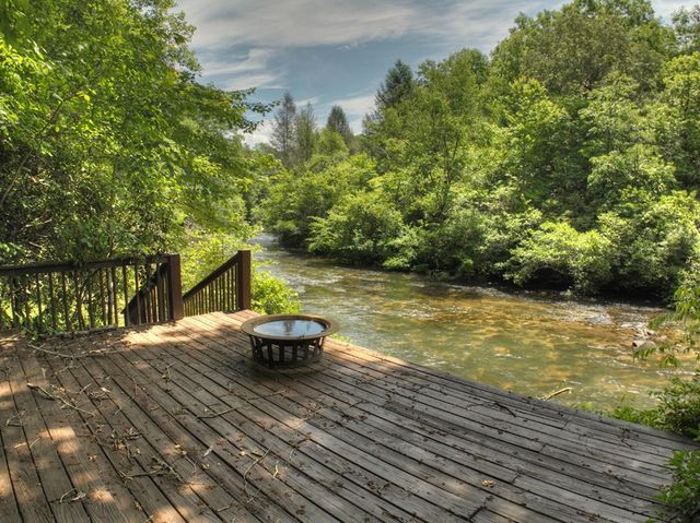 207 Delphi Hills Lane, Mccaysville, GA 30555