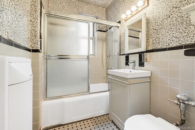 63-60 102nd Street C4, Rego Park, NY 11374