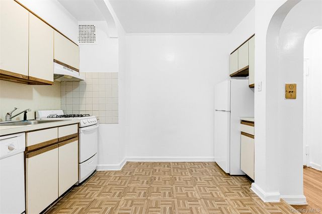 63-60 102nd Street C4, Rego Park, NY 11374