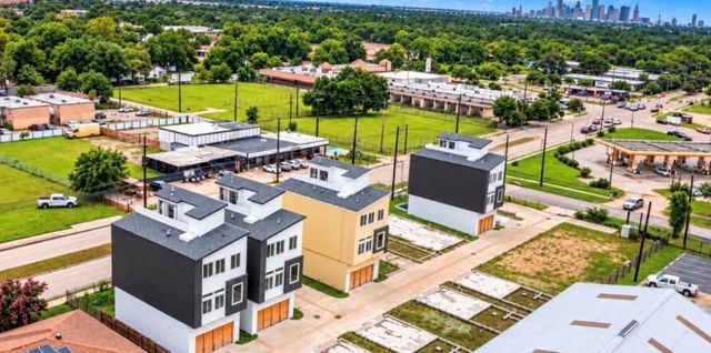 304 W Hamilton Street, Houston, TX 77091