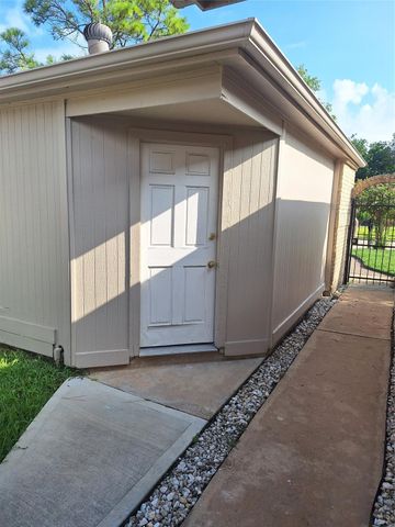 4030 Knoll Glen Drive, Houston, TX 77082