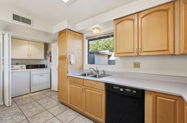 7611 E Waverly Street, Tucson, AZ 85715