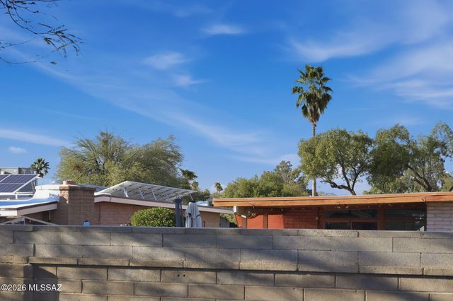 7611 E Waverly Street, Tucson, AZ 85715