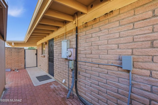 7611 E Waverly Street, Tucson, AZ 85715