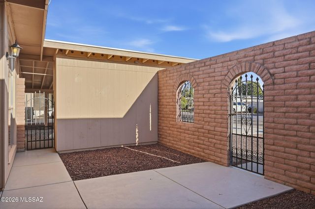7611 E Waverly Street, Tucson, AZ 85715