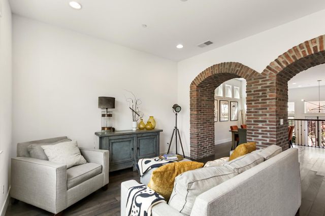 3501 Crocker Dr, Sacramento, CA 95818