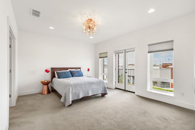 3501 Crocker Dr, Sacramento, CA 95818