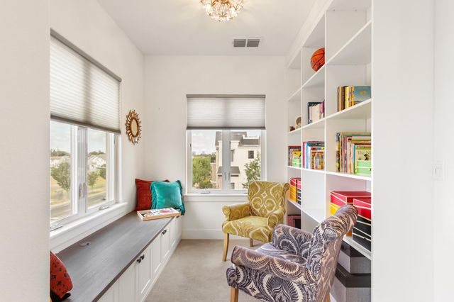 3501 Crocker Dr, Sacramento, CA 95818